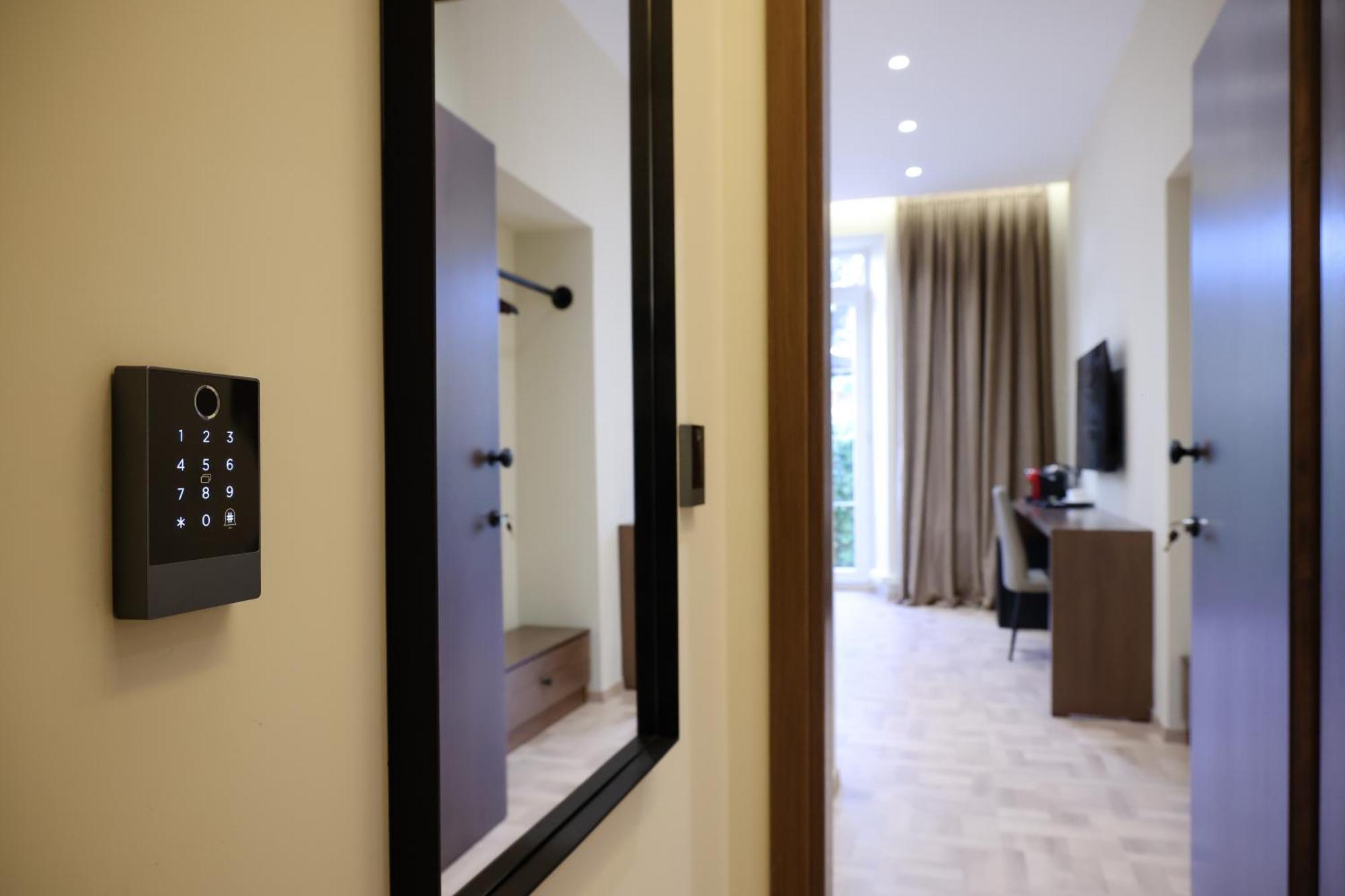 Cloud 5 Blloku Rooms Tirana Buitenkant foto